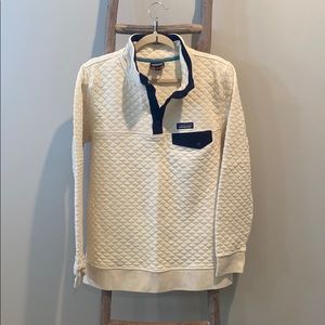 Patagonia pull over. Cream with navy accent.